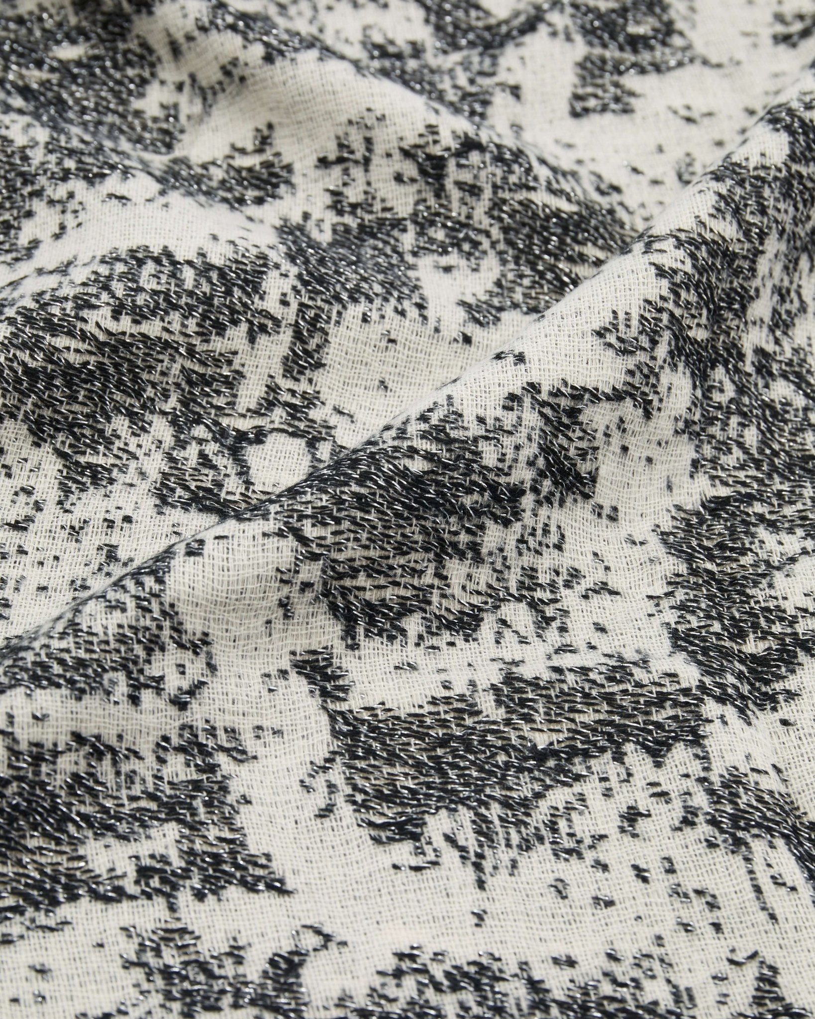 ECHARPE YAMIA ÉCRU NOIR - minelli.fr