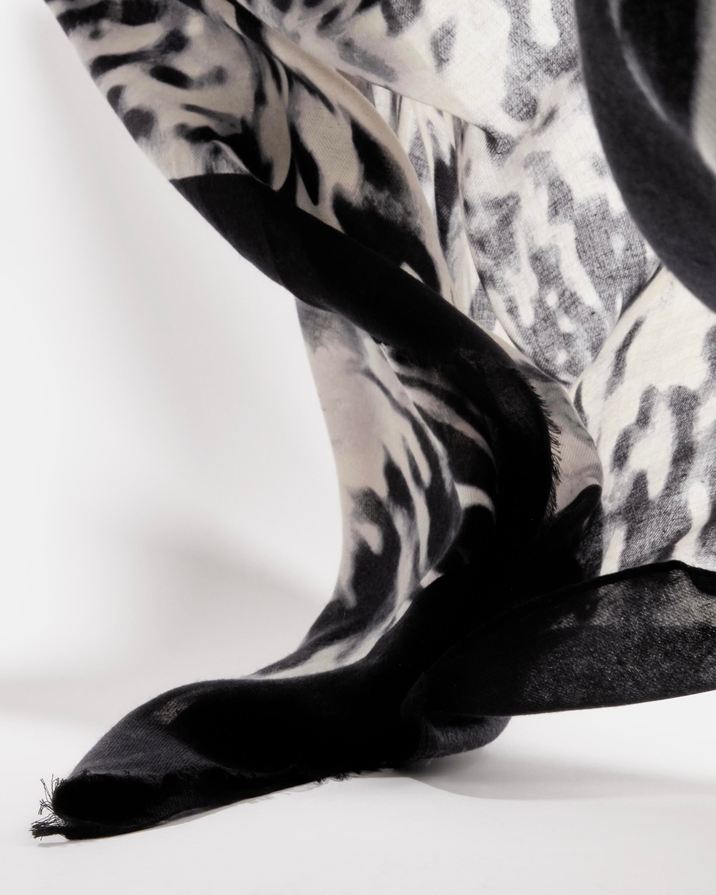 FOULARD YAKIA ECRU NOIR - minelli.fr - MINELLI
